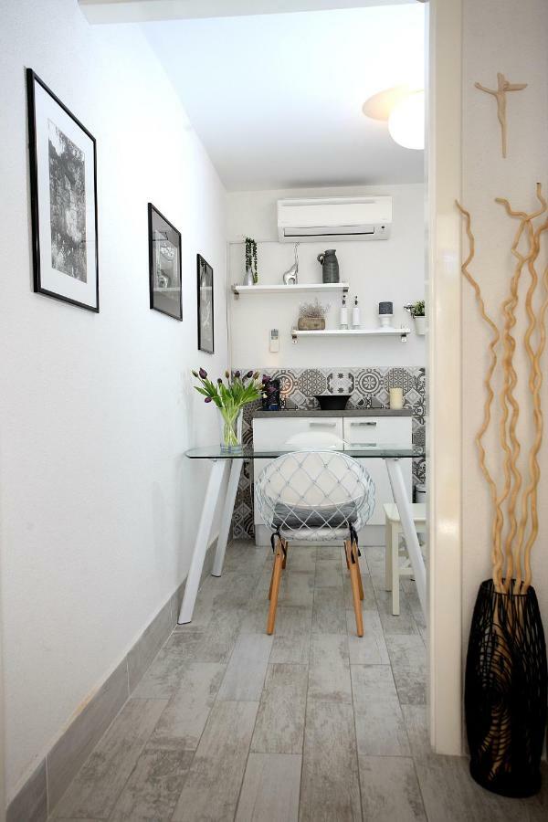 Charming Seaside Apartment Primošten Extérieur photo