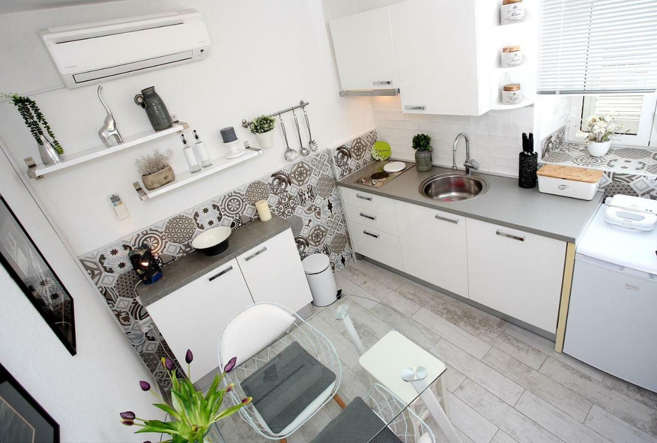 Charming Seaside Apartment Primošten Extérieur photo