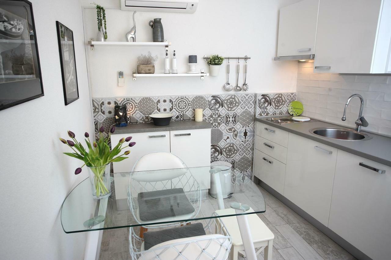 Charming Seaside Apartment Primošten Extérieur photo